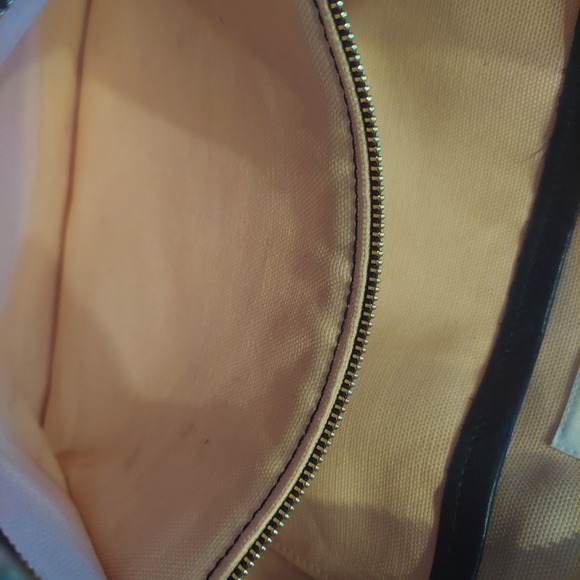 Holly and Tanager Womens Creme 100%‎ Genuine Leather Companion Max Crossbody Bag - Picture 13 of 16